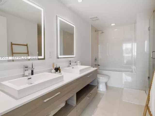3-bedroom condo for rent in Miami - 1300 S Miami Ave 3406 - MondialRealty