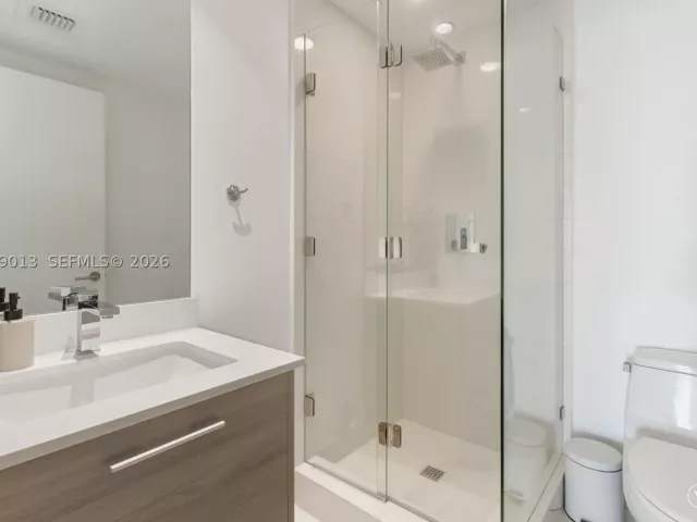 3-bedroom condo for rent in Miami - 1300 S Miami Ave 3406 - MondialRealty