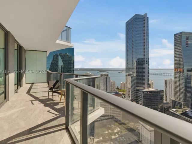 3-bedroom condo for rent in Miami - 1300 S Miami Ave 3406 - MondialRealty