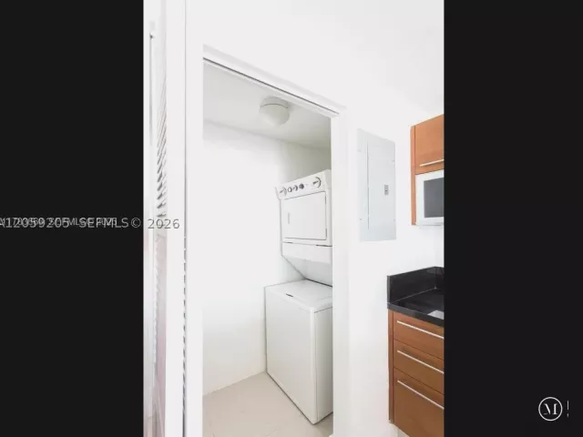 2-bedroom condo for rent in Miami - 244 Biscayne Blvd 1202 - MondialRealty