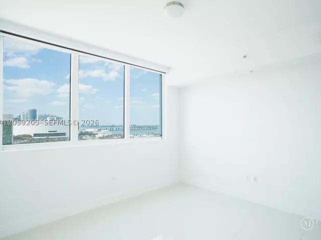 2-bedroom condo for rent in Miami - 244 Biscayne Blvd 1202 - MondialRealty