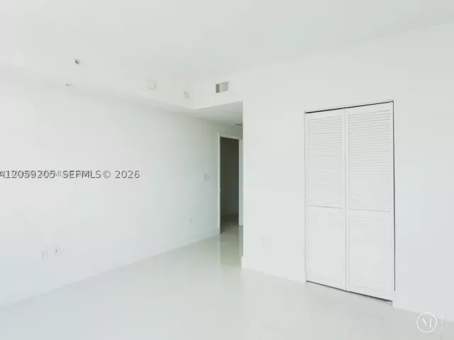 2-bedroom condo for rent in Miami - 244 Biscayne Blvd 1202 - MondialRealty