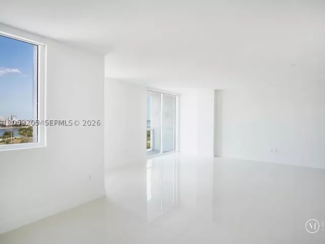 2-bedroom condo for rent in Miami - 244 Biscayne Blvd 1202 - MondialRealty