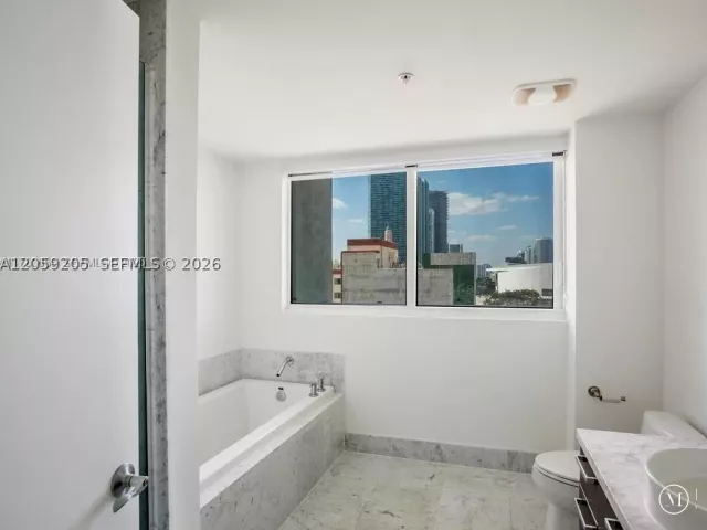 2-bedroom condo for rent in Miami - 244 Biscayne Blvd 1202 - MondialRealty