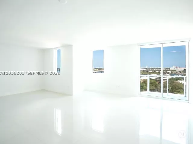 2-bedroom condo for rent in Miami - 244 Biscayne Blvd 1202 - MondialRealty