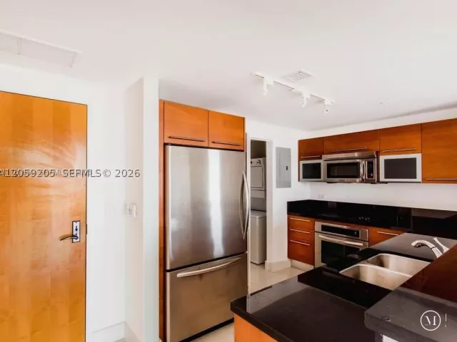 2-bedroom condo for rent in Miami - 244 Biscayne Blvd 1202 - MondialRealty
