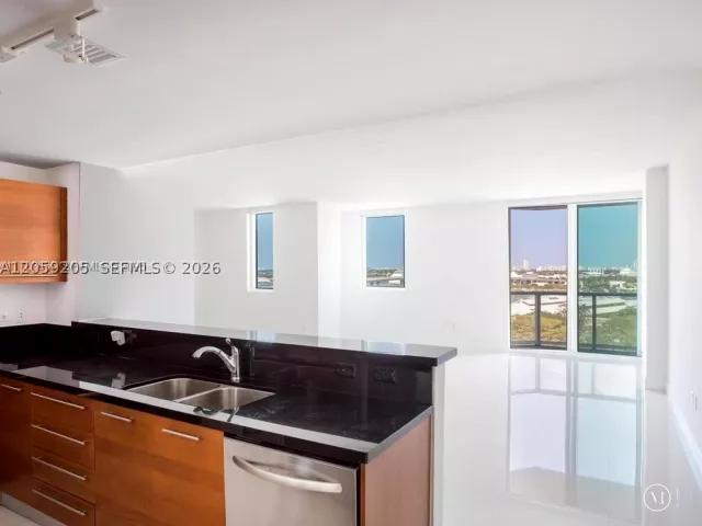 2-bedroom condo for rent in Miami - 244 Biscayne Blvd 1202 - MondialRealty