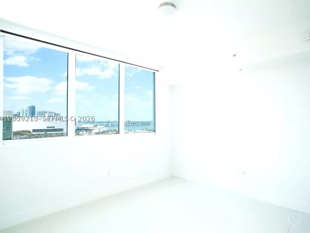 2-bedroom condo for rent in Miami - 244 Biscayne Blvd 1002 - MondialRealty