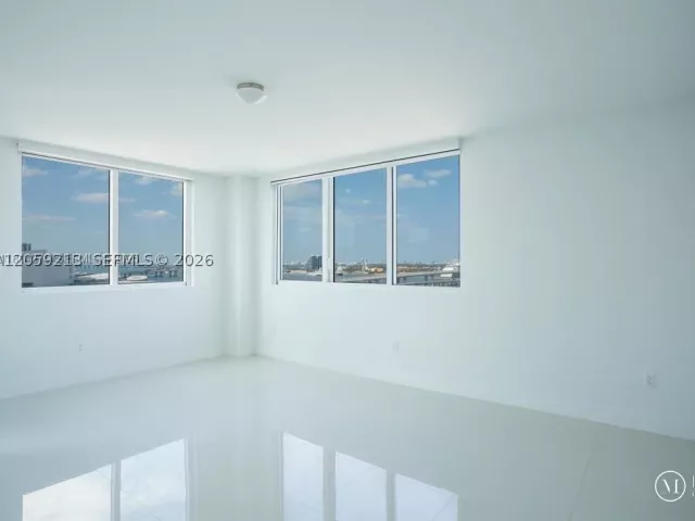 2-bedroom condo for rent in Miami - 244 Biscayne Blvd 1002 - MondialRealty
