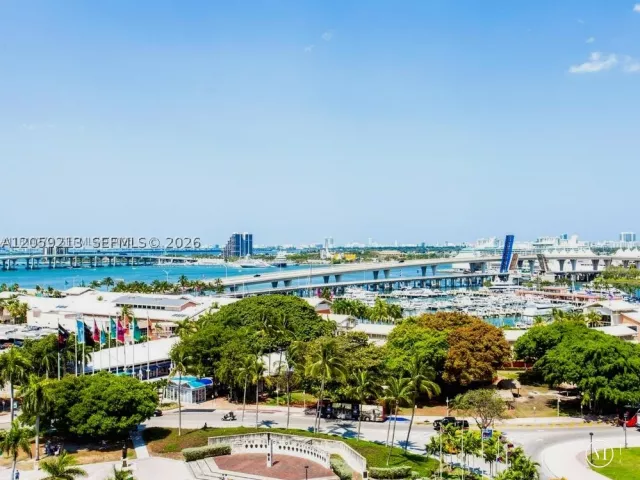 2-bedroom condo for rent in Miami - 244 Biscayne Blvd 1002 - MondialRealty