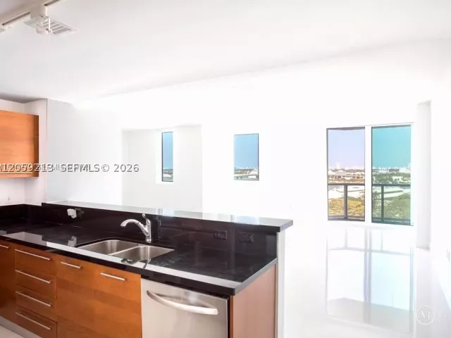 2-bedroom condo for rent in Miami - 244 Biscayne Blvd 1002 - MondialRealty