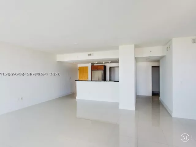 2-bedroom condo for rent in Miami - 244 Biscayne Blvd 1002 - MondialRealty