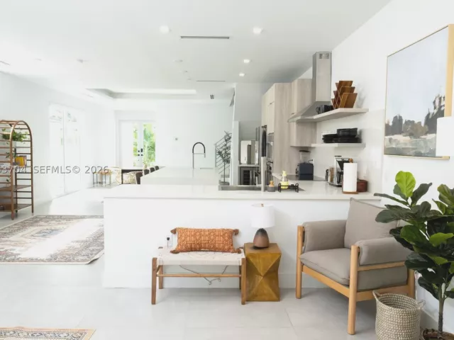 3-bedroom home for rent in Miami - 3524 SW 25th Ter A - MondialRealty