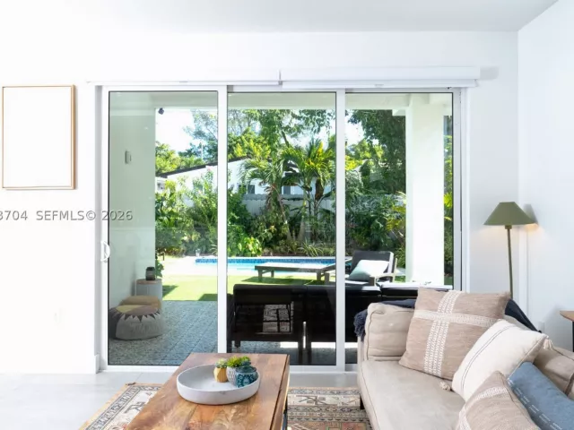3-bedroom home for rent in Miami - 3524 SW 25th Ter A - MondialRealty