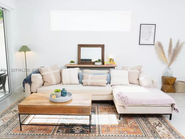 3-bedroom home for rent in Miami - 3524 SW 25th Ter A - MondialRealty