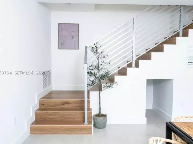 3-bedroom home for rent in Miami - 3524 SW 25th Ter A - MondialRealty