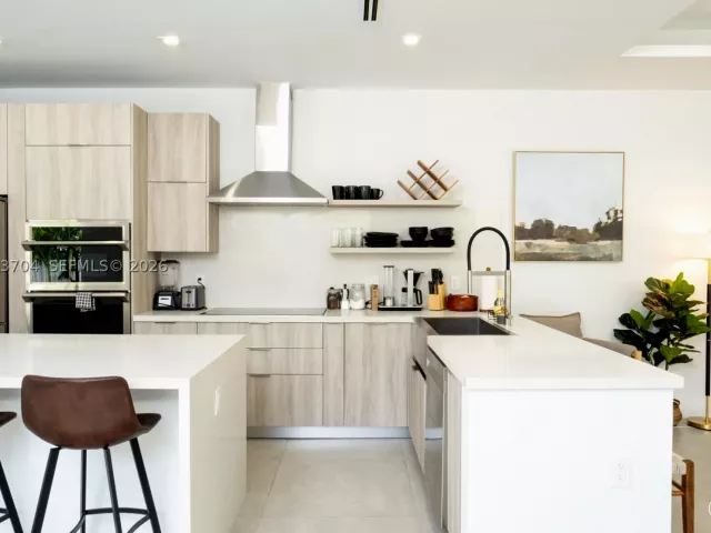 3-bedroom home for rent in Miami - 3524 SW 25th Ter A - MondialRealty