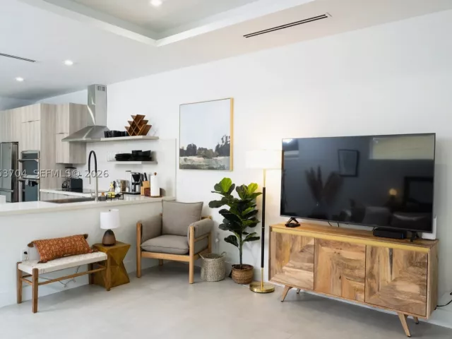 3-bedroom home for rent in Miami - 3524 SW 25th Ter A - MondialRealty