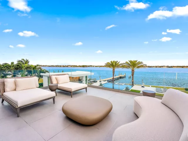 7-bedroom home for sale in West Palm Beach - 3030 WASHINGTON Road - MondialRealty