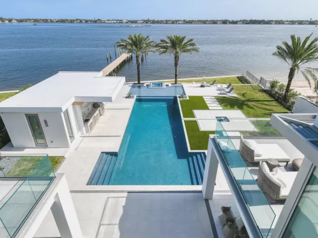 7-bedroom home for sale in West Palm Beach - 3030 WASHINGTON Road - MondialRealty