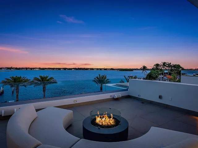 7-bedroom home for sale in West Palm Beach - 3030 WASHINGTON Road - MondialRealty