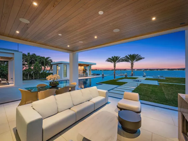7-bedroom home for sale in West Palm Beach - 3030 WASHINGTON Road - MondialRealty