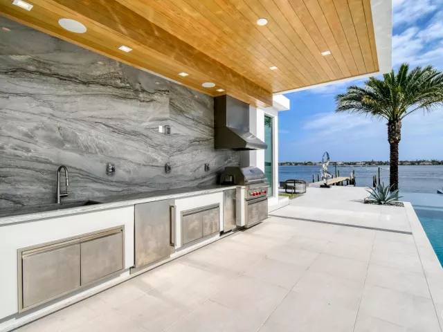 7-bedroom home for sale in West Palm Beach - 3030 WASHINGTON Road - MondialRealty