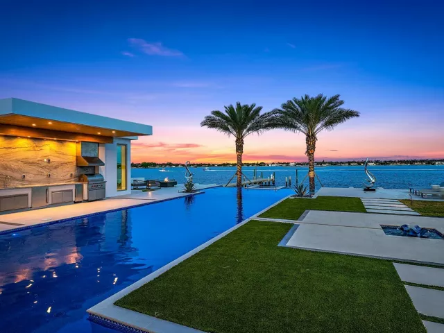 7-bedroom home for sale in West Palm Beach - 3030 WASHINGTON Road - MondialRealty