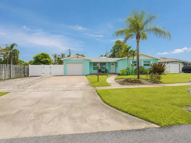 3-bedroom home for sale in West Palm Beach - 2395 Edgewater Drive - MondialRealty