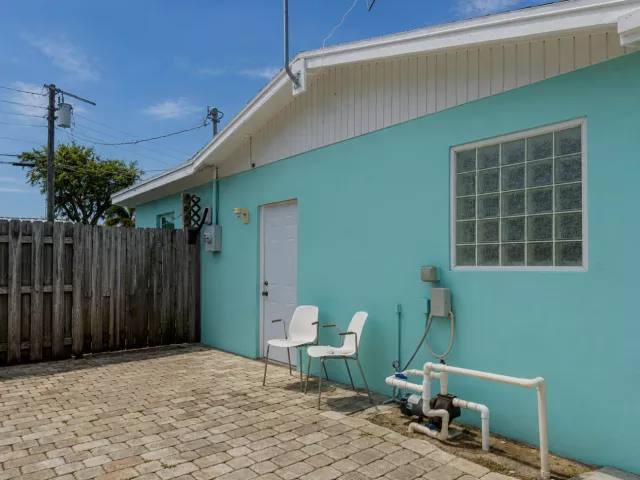 3-bedroom home for sale in West Palm Beach - 2395 Edgewater Drive - MondialRealty