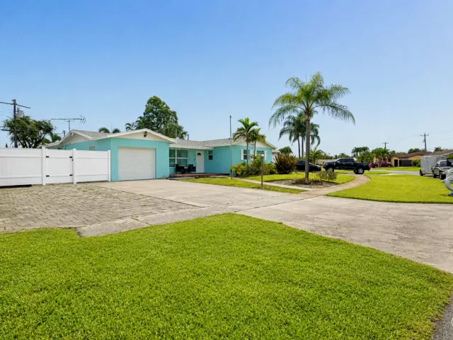 3-bedroom home for sale in West Palm Beach - 2395 Edgewater Drive - MondialRealty
