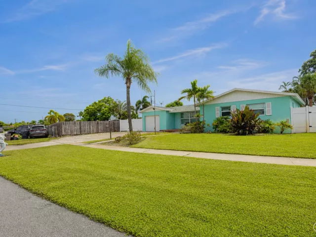 3-bedroom home for sale in West Palm Beach - 2395 Edgewater Drive - MondialRealty