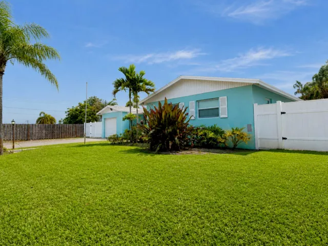 3-bedroom home for sale in West Palm Beach - 2395 Edgewater Drive - MondialRealty