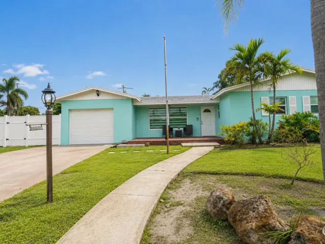 3-bedroom home for sale in West Palm Beach - 2395 Edgewater Drive - MondialRealty