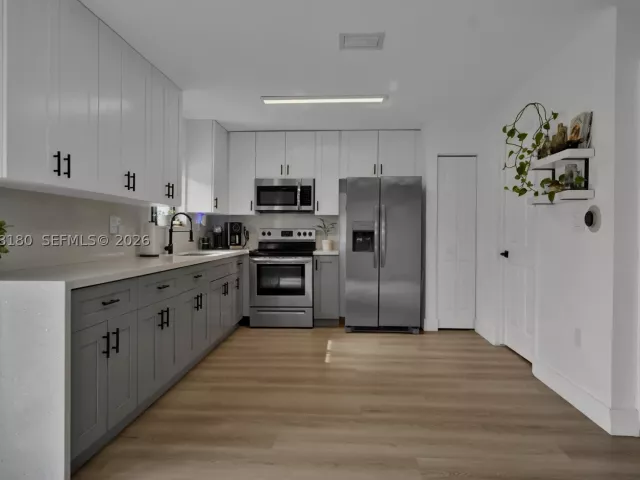 4-bedroom home for sale in Miami Gardens - 20464 NW 19th Ave - MondialRealty
