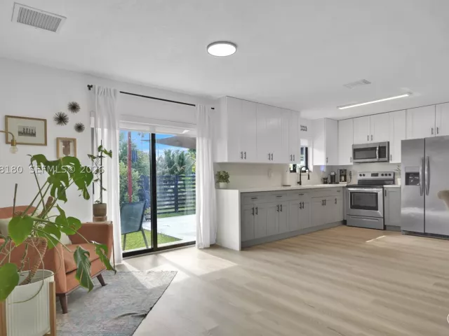 4-bedroom home for sale in Miami Gardens - 20464 NW 19th Ave - MondialRealty