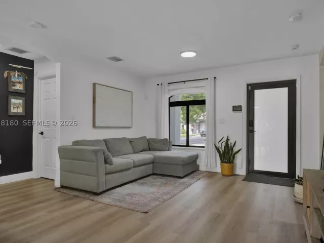 4-bedroom home for sale in Miami Gardens - 20464 NW 19th Ave - MondialRealty