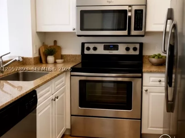 1-bedroom condo for sale in Miami Beach - 1800 Sunset Harbour Dr 1109 - MondialRealty