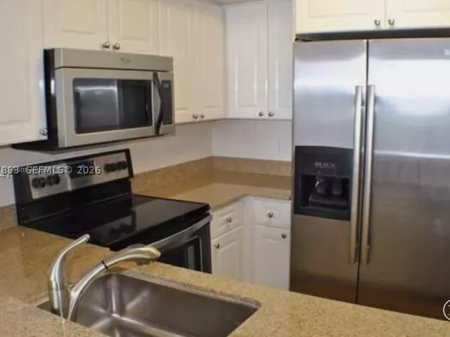 1-bedroom condo for sale in Miami Beach - 1800 Sunset Harbour Dr 1109 - MondialRealty