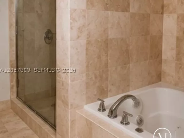 1-bedroom condo for sale in Miami Beach - 1800 Sunset Harbour Dr 1109 - MondialRealty