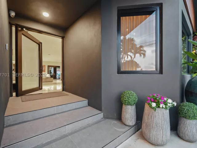 5-bedroom home for rent in North Miami Beach - 16431 NE 34th Ave - MondialRealty