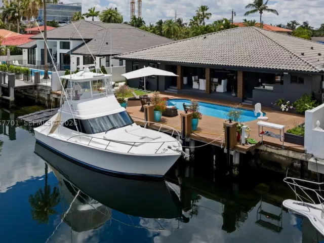 5-bedroom home for rent in North Miami Beach - 16431 NE 34th Ave - MondialRealty