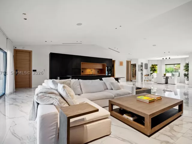 5-bedroom home for rent in North Miami Beach - 16431 NE 34th Ave - MondialRealty
