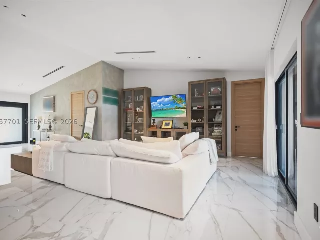 5-bedroom home for rent in North Miami Beach - 16431 NE 34th Ave - MondialRealty