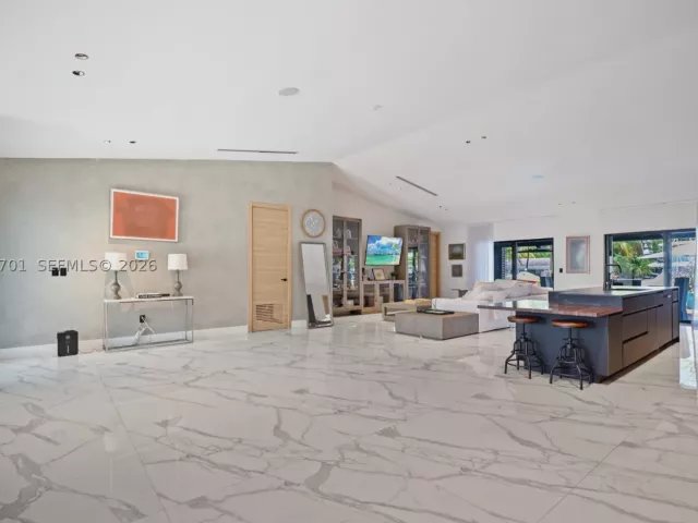 5-bedroom home for rent in North Miami Beach - 16431 NE 34th Ave - MondialRealty