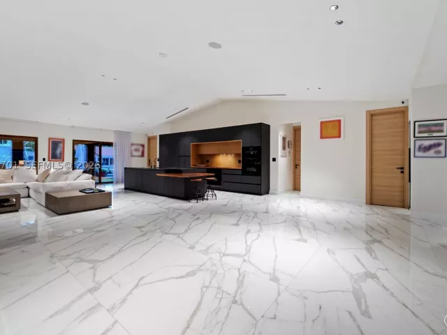 5-bedroom home for rent in North Miami Beach - 16431 NE 34th Ave - MondialRealty