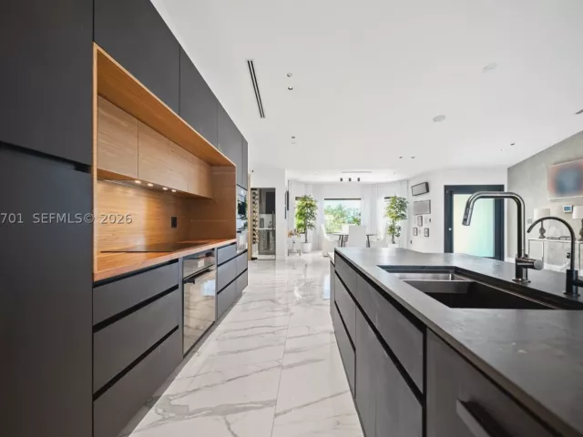 5-bedroom home for rent in North Miami Beach - 16431 NE 34th Ave - MondialRealty