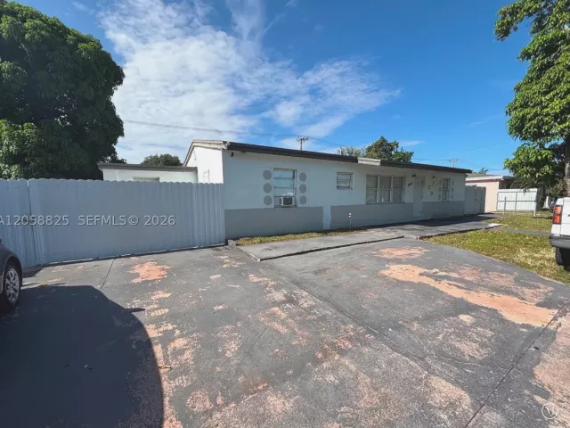 4-bedroom home for sale in Miami Gardens - 2855 NW 163rd St - MondialRealty