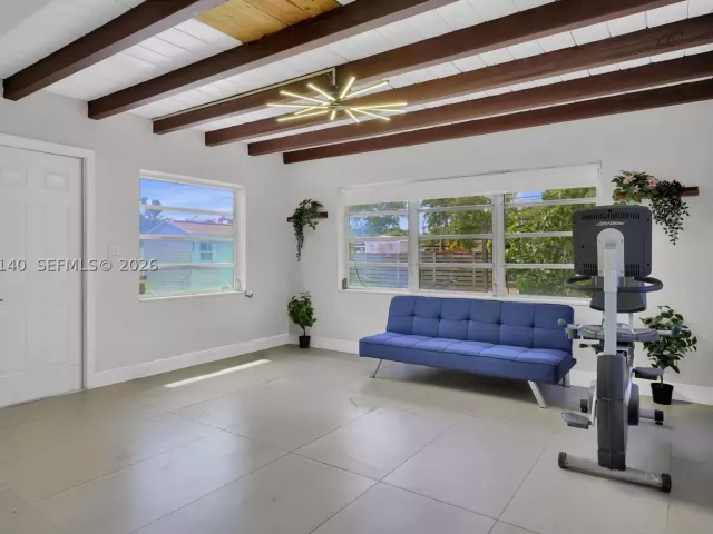 3-bedroom home for sale in Hollywood - 3338 Cleveland St - MondialRealty