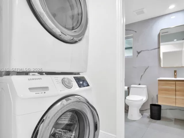 3-bedroom home for sale in Hollywood - 3338 Cleveland St - MondialRealty